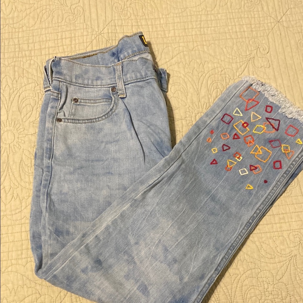 Light Blue Cropped Jeans with Colorful Embroidery